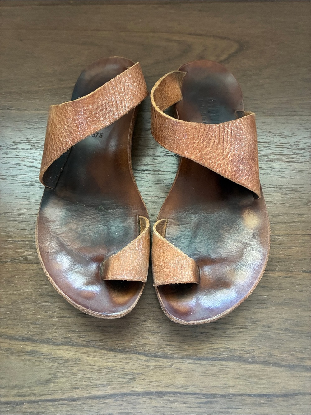 Cydwoq Women’s Brown Leather Thongs